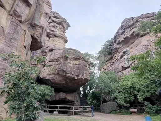 Bhimbetka rock shelters inside Ratapani Tiger Reserve — sandstone formations in the Vindhya hills
